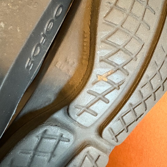 Oofos Black‎ and Gray Sandals size w7 - Picture 5 of 5